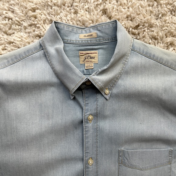 J Crew Mens Classic Chambray Stretch Short Sleeve w/pocket & gold stitch (L) - Picture 5 of 5